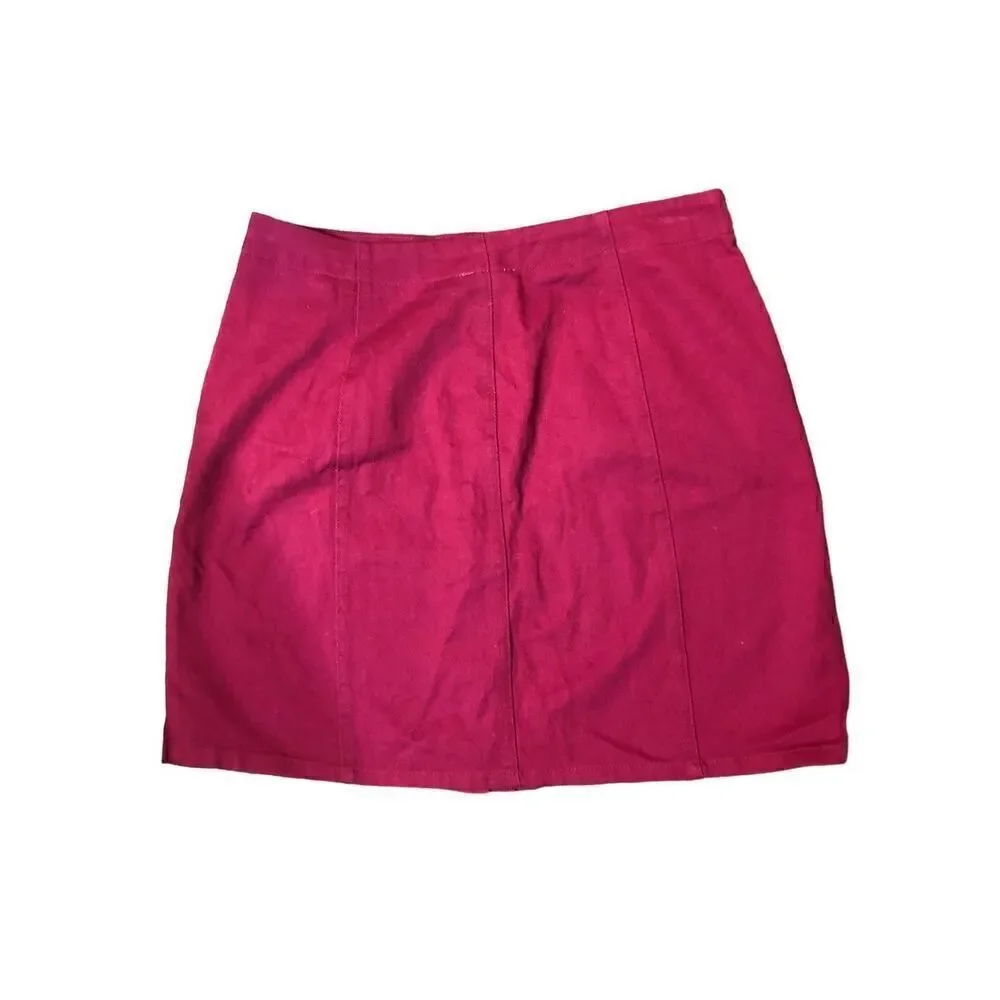 Harpers Heritage burgundy snap down front closure. 100 percent cotton mini skirt